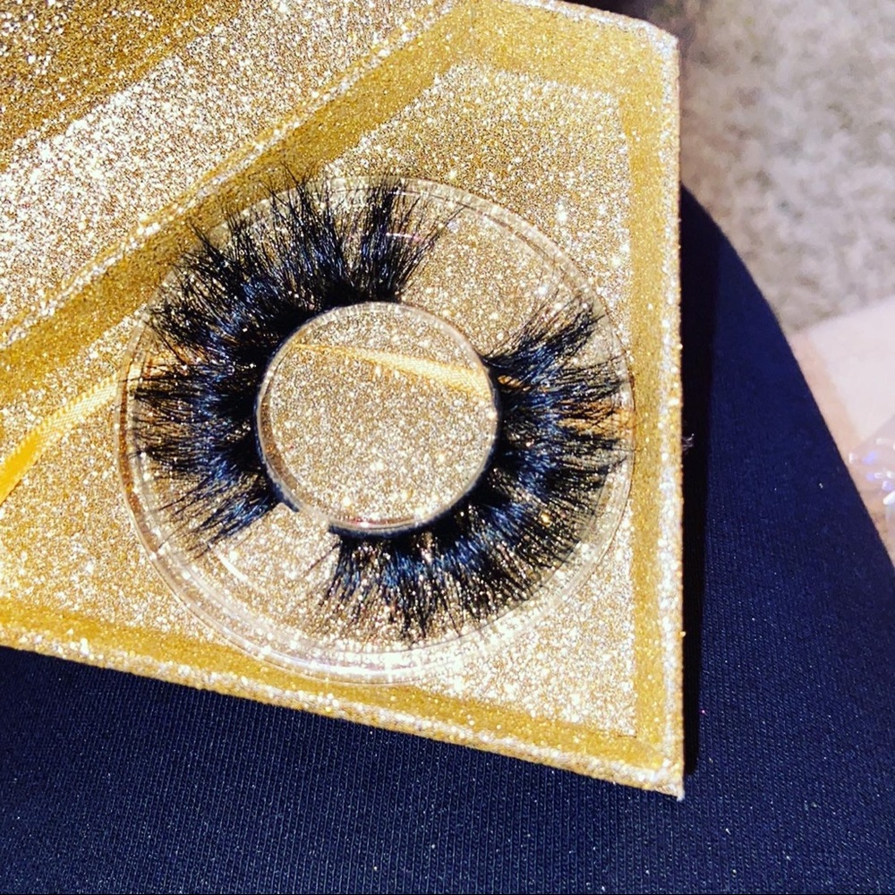 Lashes - Picture 4 of 8